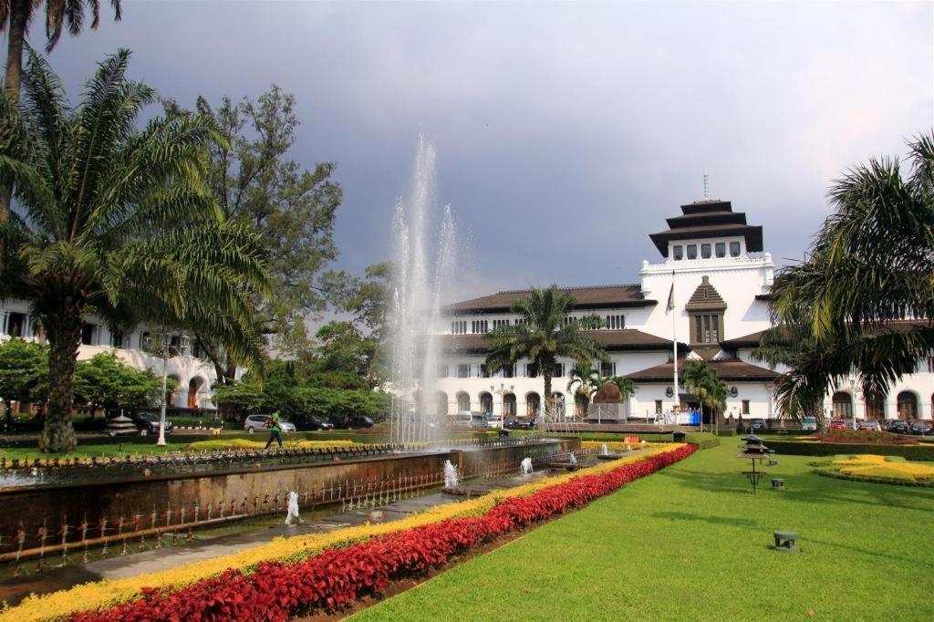 Mitra Bandung Hotel Exterior foto