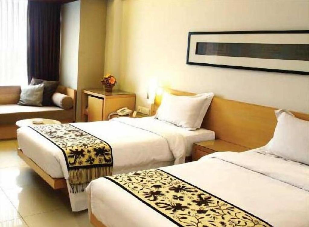 Mitra Bandung Hotel Exterior foto